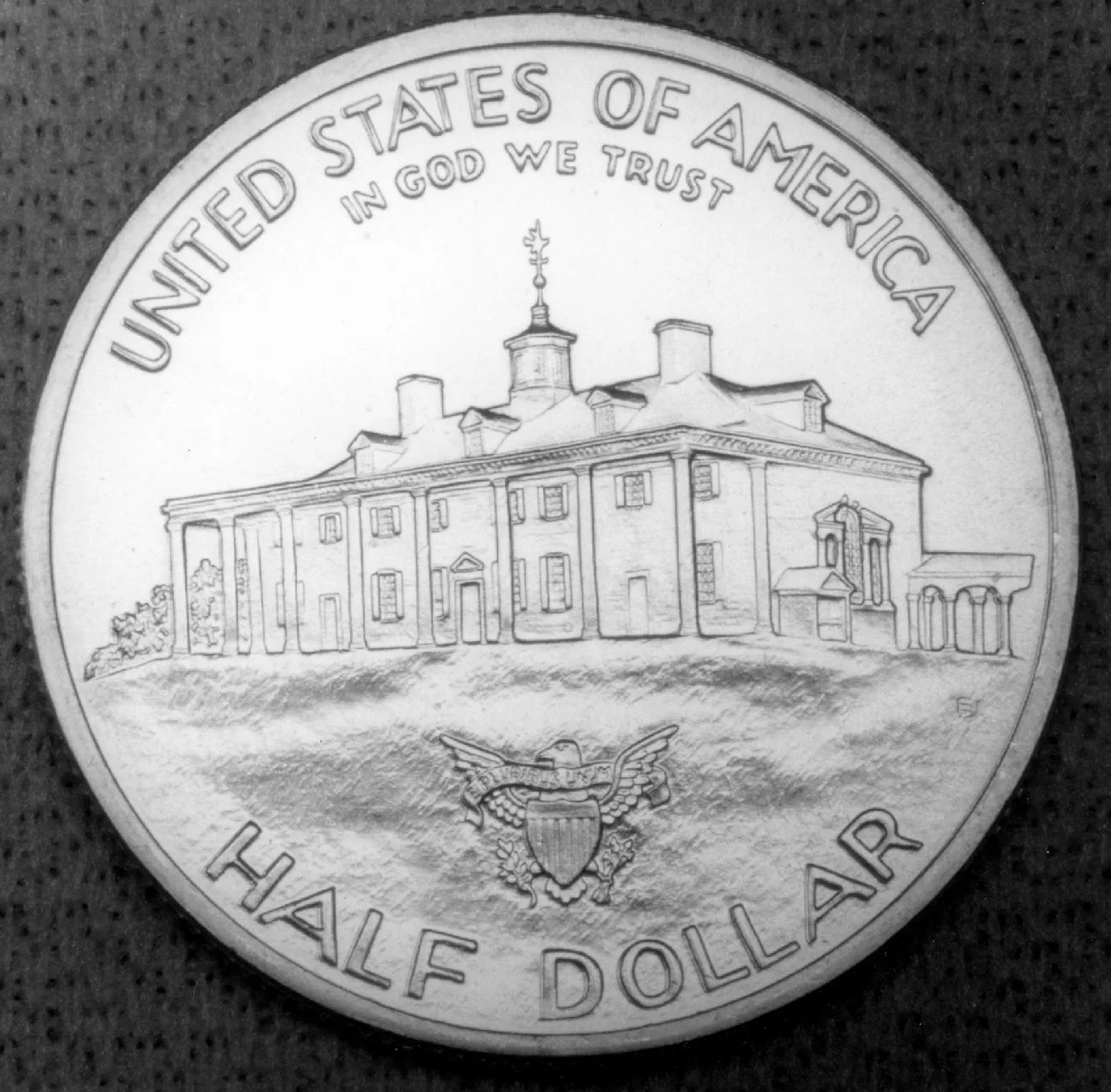 Reverse of the 1982 George Washington commemorative half dollar showing Mount Vernon with an eagle above